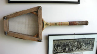ニュージーランドの古いテニスラケット