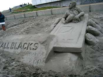 オールブラックス　砂の像