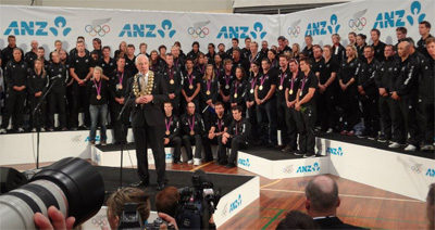 ニュージーランド代表オリンピック選手とボブパーカー市長